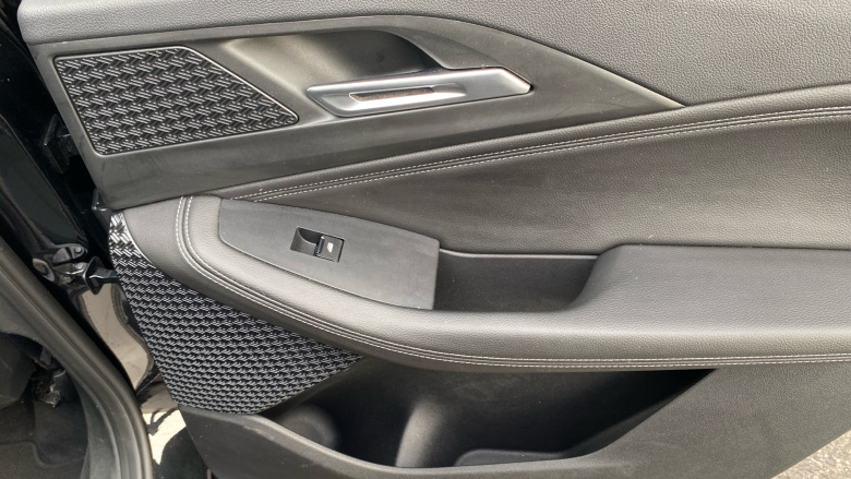 BMW 2 Series 220i MHT Luxury 5dr DCT Petrol Hatchback